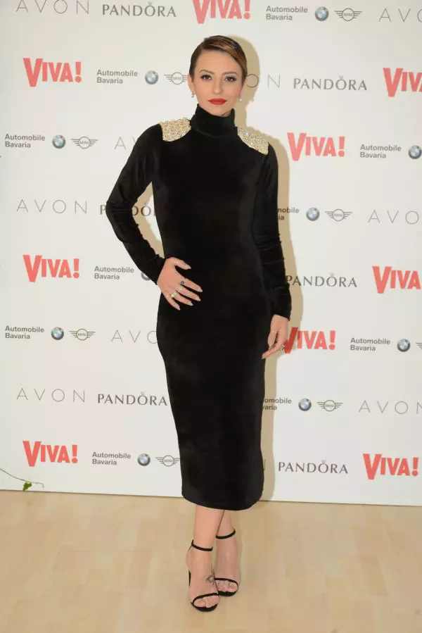 Giulia Anghelescu - Tinuta Pas du Tout