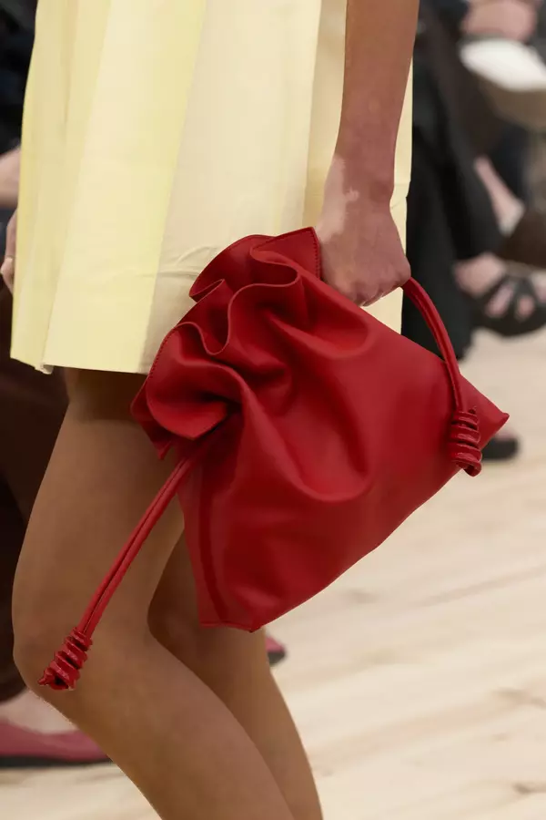 Gențile cu forme moi- Loewe SS26
