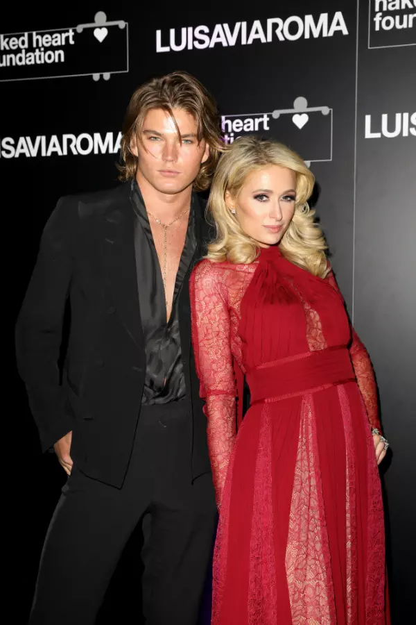 Jordan Barrett și Paris Hilton