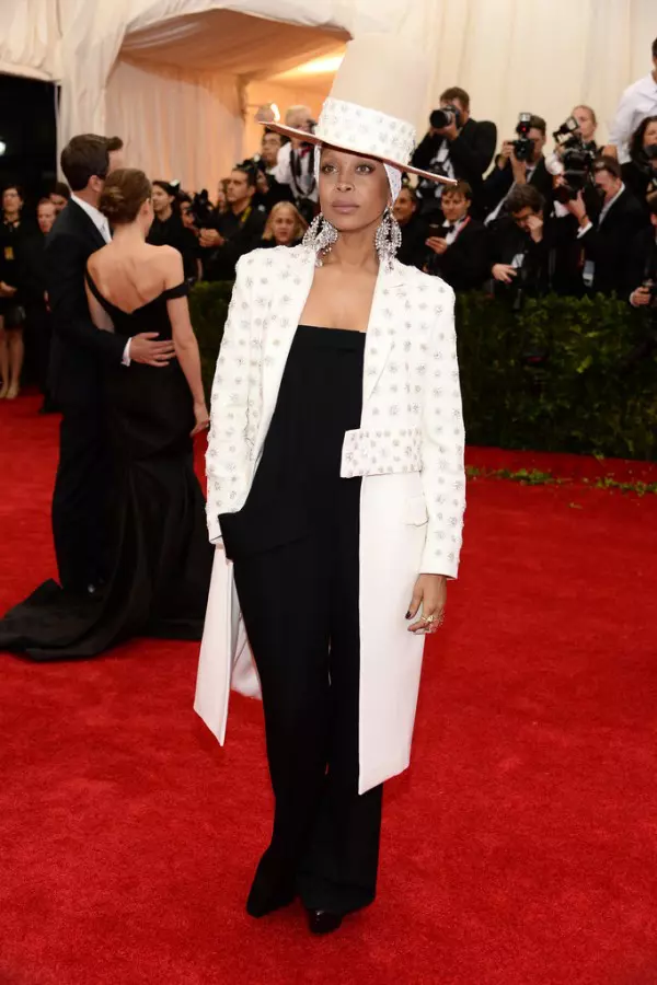 Erykah Badu într-o ținută Givenchy (2014)