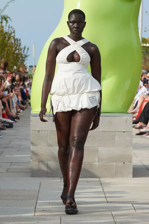 Show Zalando Visionary Award, prezentarea colecției realizate de designerul Sinéad O’Dwyer (1)
