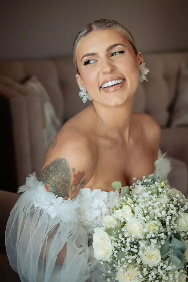1. Alina Gologan s-a căsătorit