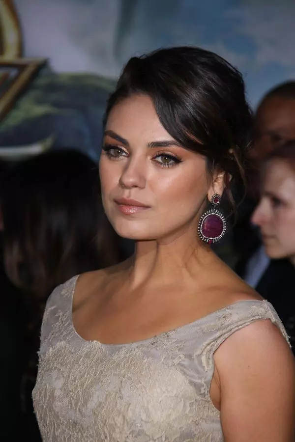 MILA KUNIS 
