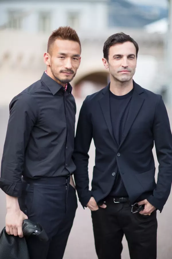 Hidetoshi Nakata si Nicolas Ghesquiere