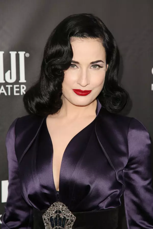 Dita Von Teese – „Eu cred că frumuseţea are legătură cu sănătatea. De aceea fii atentă la ceea ce mănânci şi nu uita să faci mişcare"