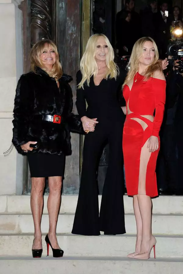 Goldie Hawn, Donatella Versace si Kate Hudson