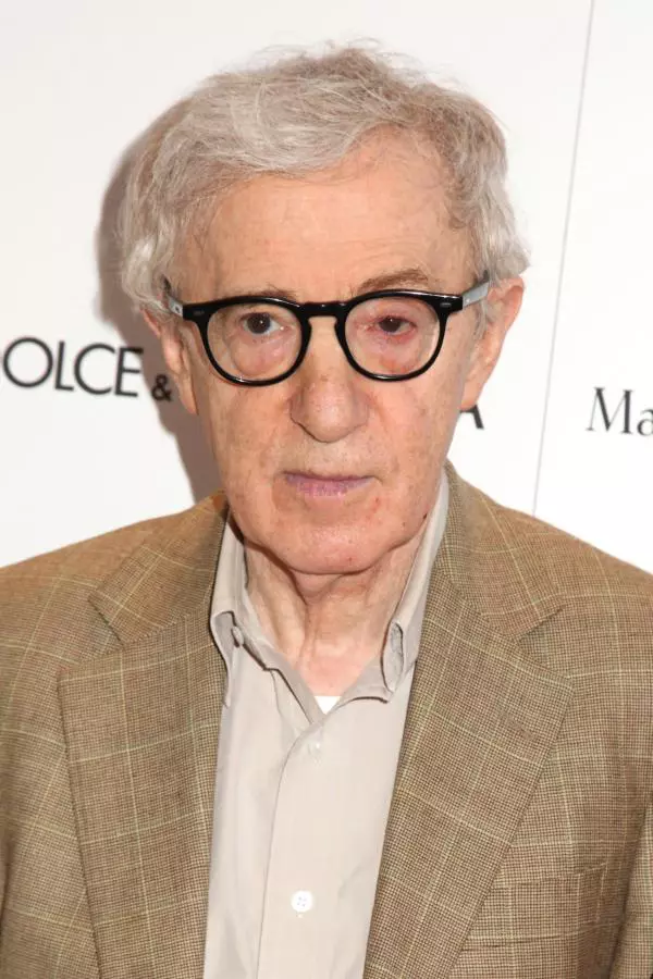 Woody Allen a avut o aventură cu un model de 16 ani
