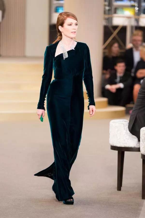Julianne Moore - Show-ul Chanel