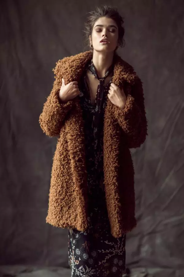 Rochie Marks&Spencer, 379 lei; palton H&M, 399 lei