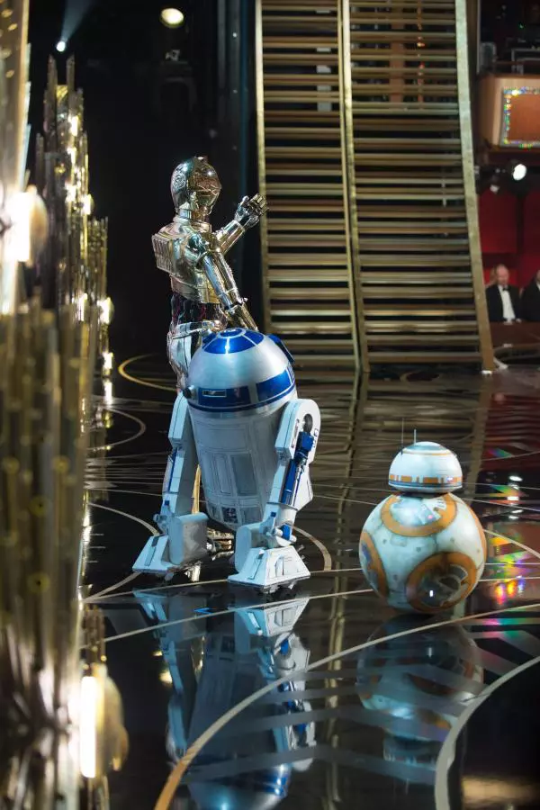 C-3PO, R2-D2 si BB-8