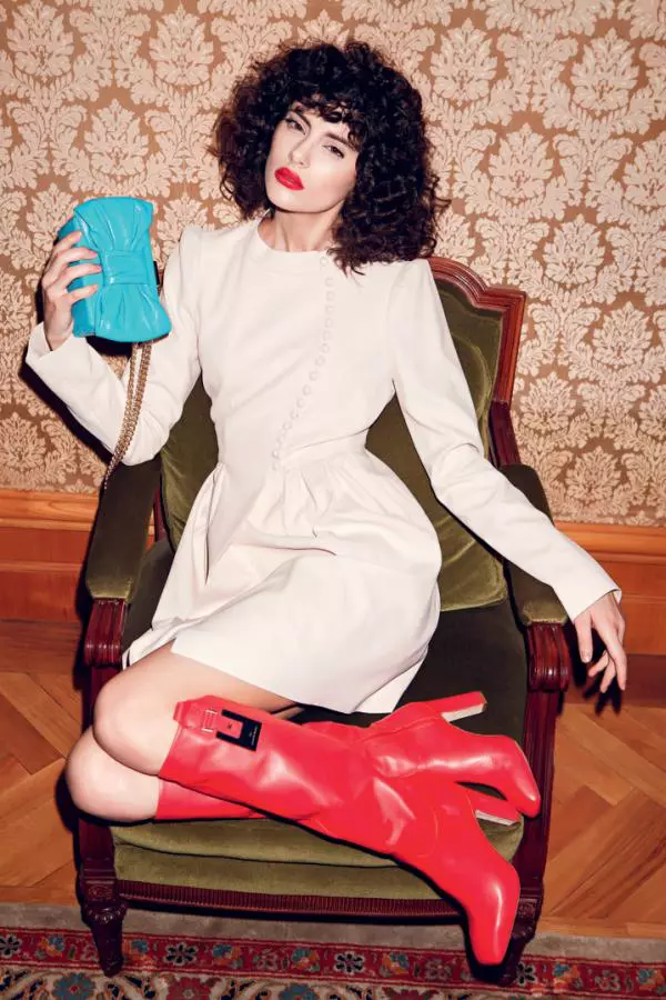 Rochie Chloe, The Place Concept Store, 2.837 lei, geantă Moschino, 1.410 lei, cizme Elisabetta Franchi, magazinul Icon, preț în magazin.