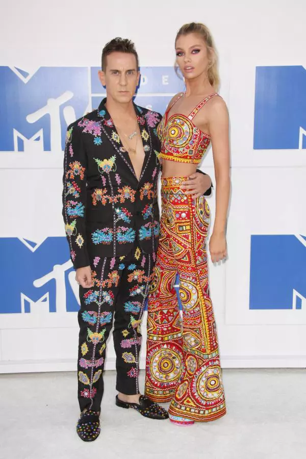 Jeremy Scott si Stella Maxwell