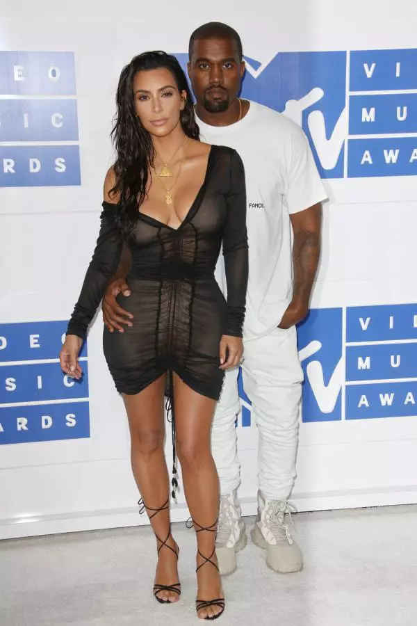 Kim Kardashian si Kanye West