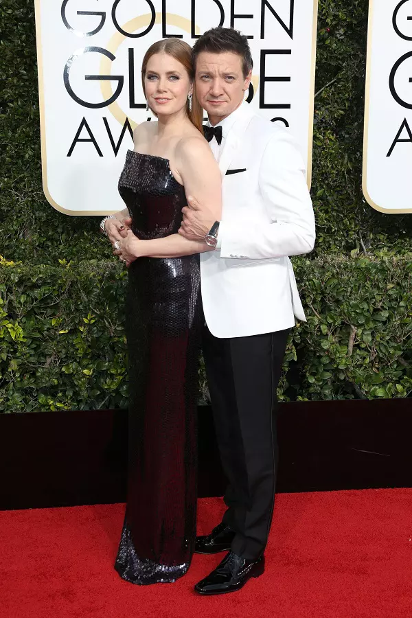 Amy Adams si Jeremy Renner