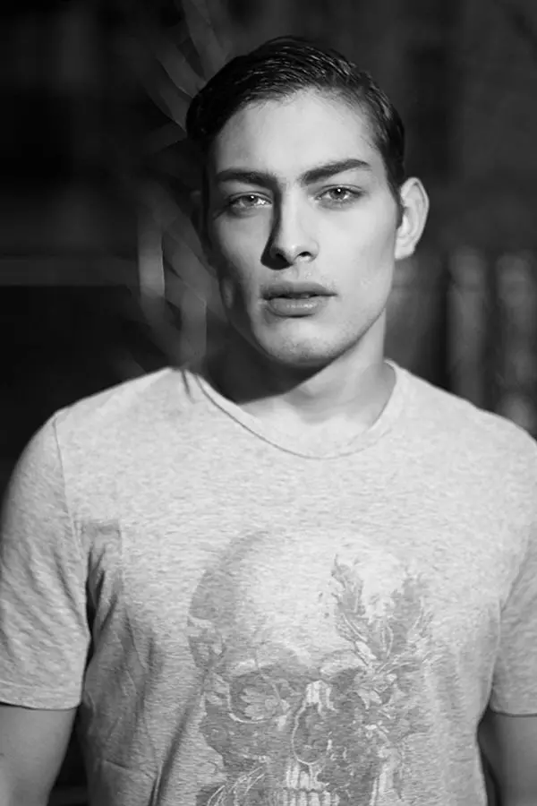 toto-dumitrescu-369045l-600x0-w-f8467652