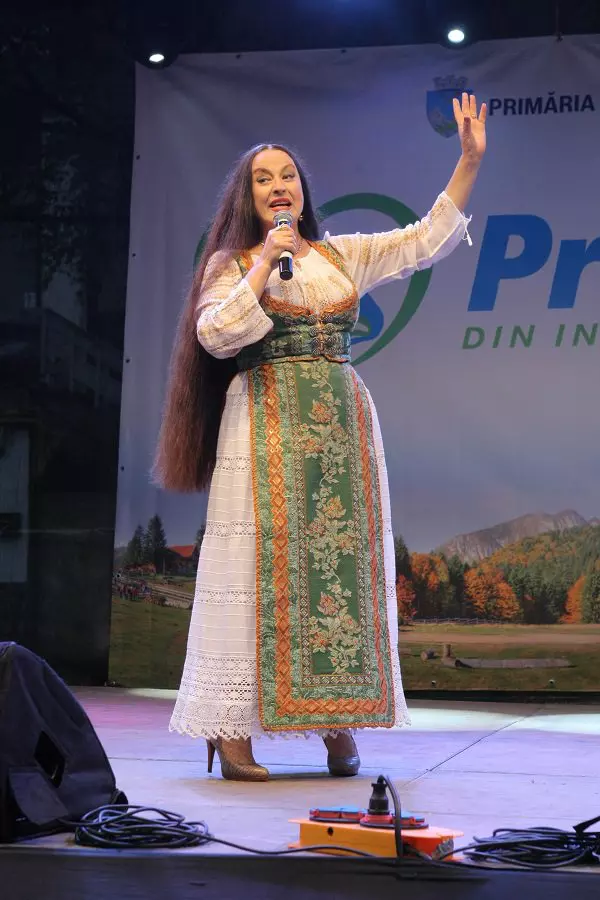 Maria Dragomiroiu par lung