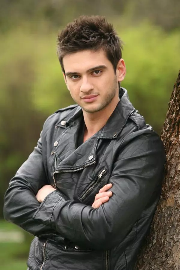 dorian-popa-329239l-600x0-w-f0ffe13d