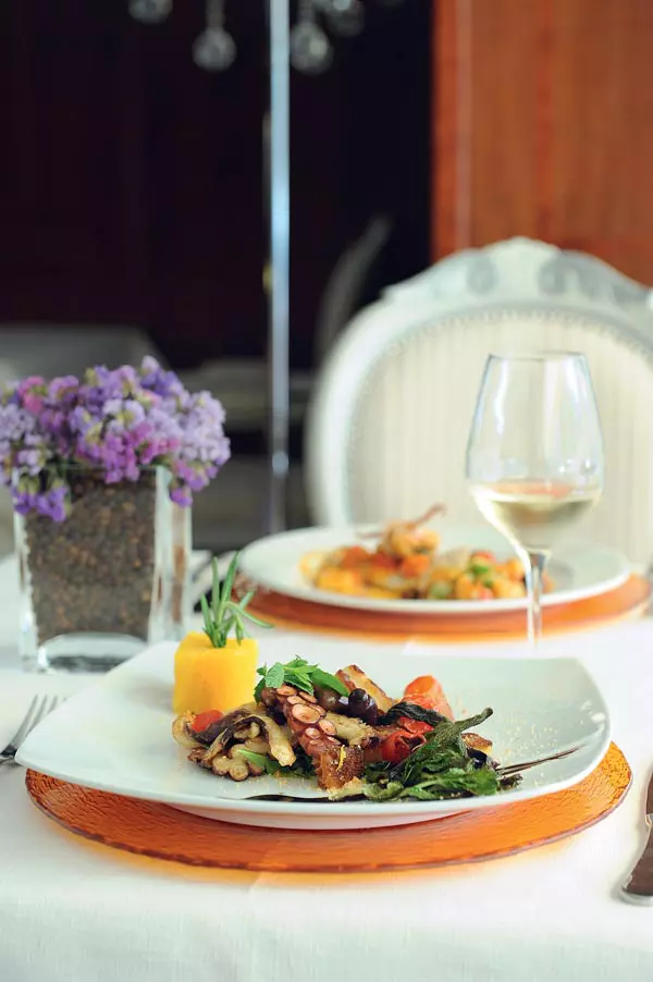 Caracatita cu masline si rosii cherry