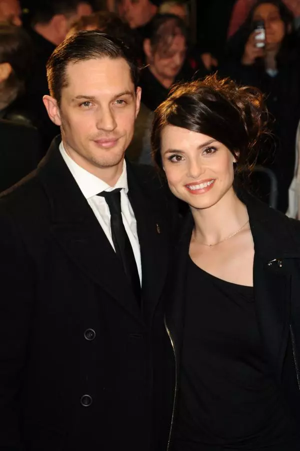 Tom Hardy si Charlotte Riley