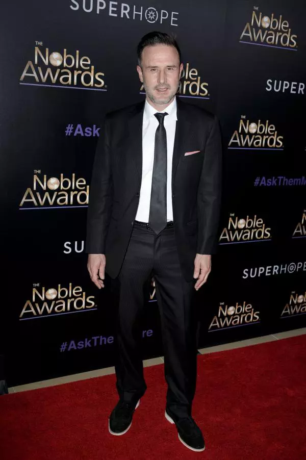 David Arquette tricotează şi îşi poartă cu mândrie creaţiile