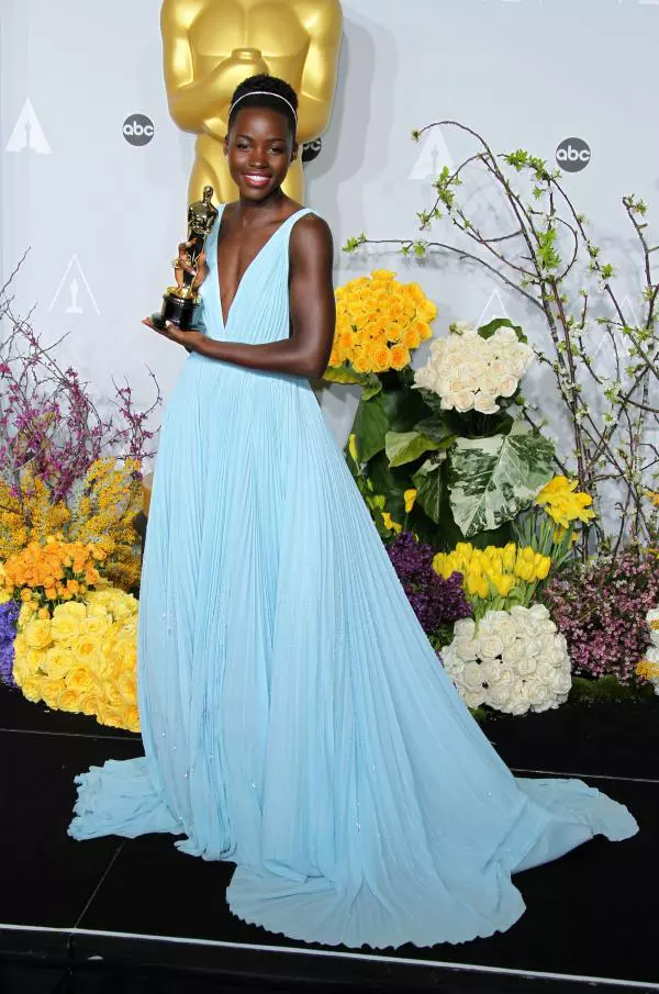 Lupita Nyong'o - Rochie Prada, la Gala Oscar