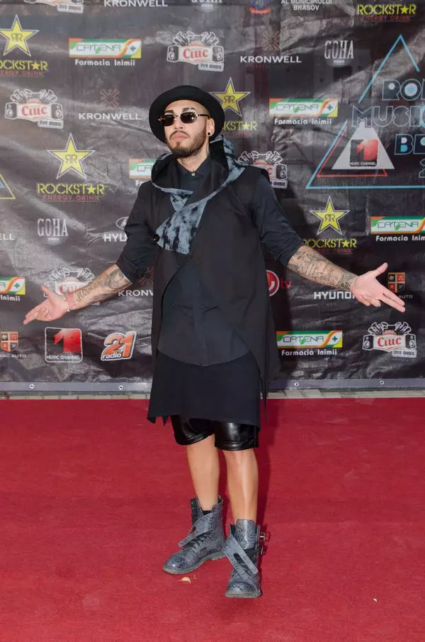 Alex Velea in tinuta Irina Voinea