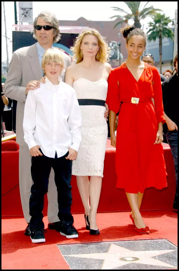 Michelle Pfeiffer si familia