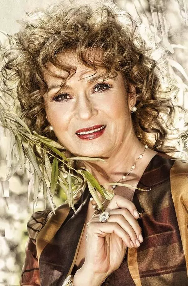 angela-similea-205147l-600x0-w-fd830d16