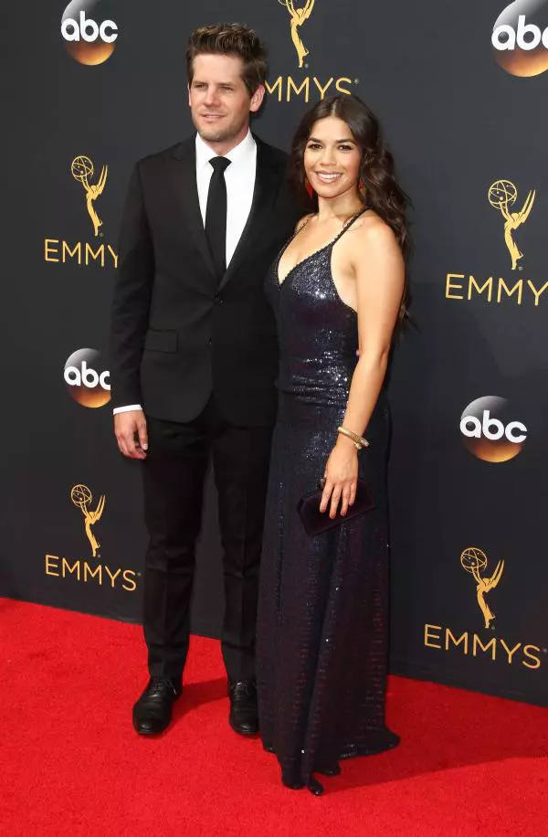 ryan-piers-williams-si-america-ferrera