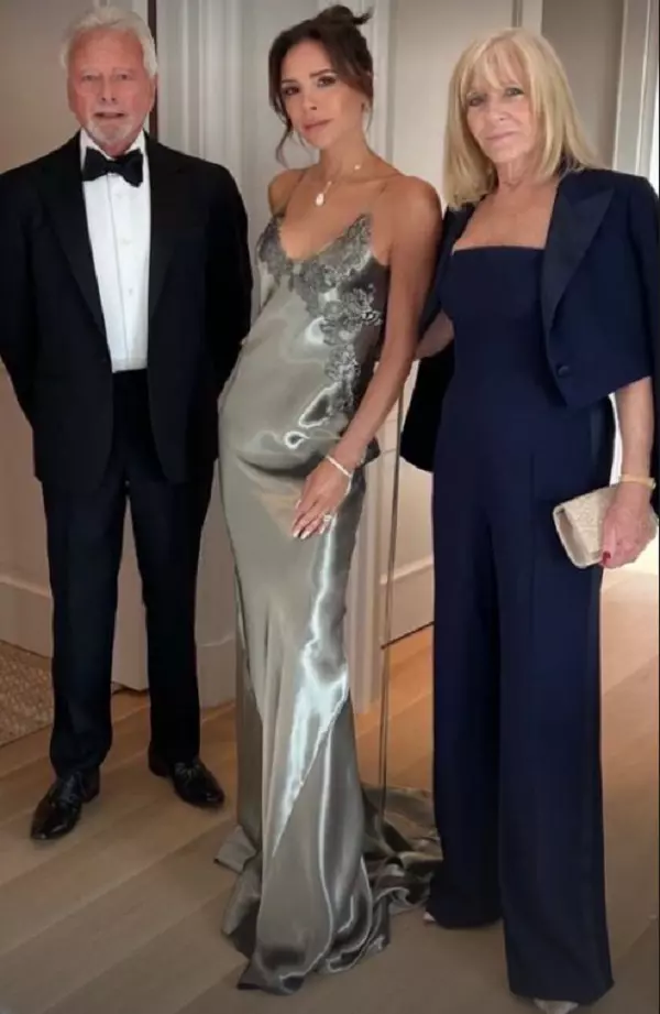 Victoria-Beckham-si-parintii