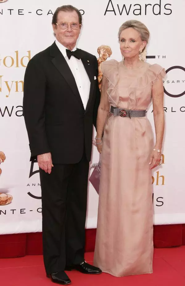 Roger Moore si Christina Knudsen