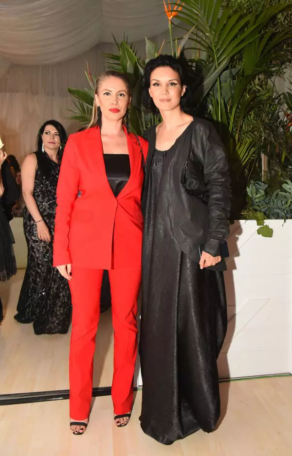 Laura Lazar si Dana Argesan