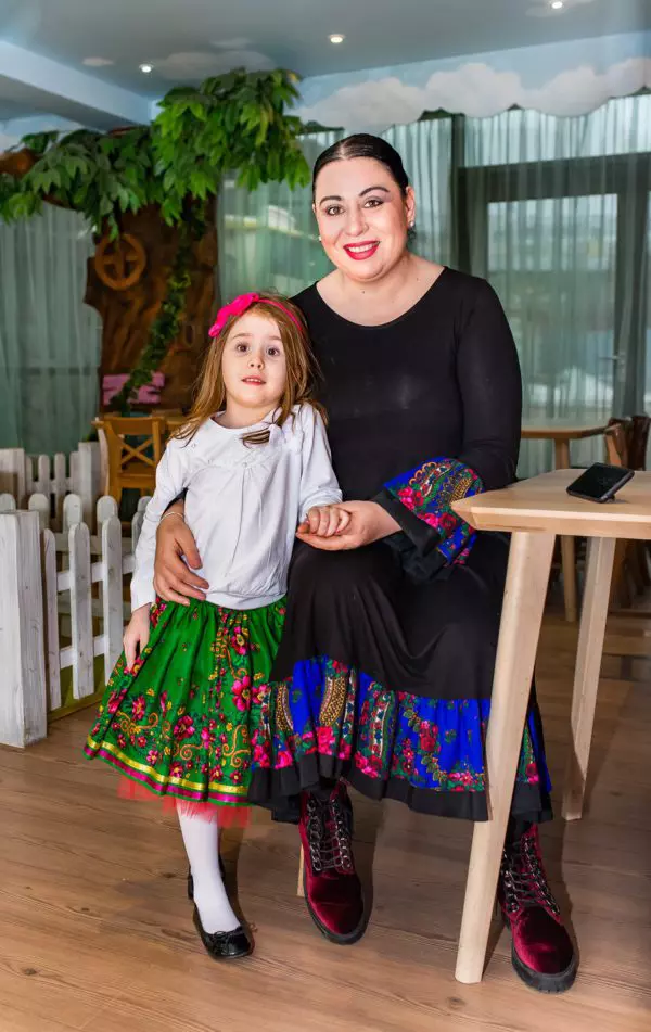 Emotii-mari-pentru-Oana-Roman.-Prin-ce-trece-cu-fiica-ei-in-aceste-zile-e1589261066445