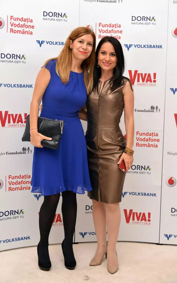 Raluca Vlad si Natalia Stroe (Coca Cola)