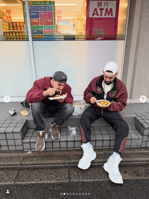 Dorian Popa si prietenul lui in Japonia