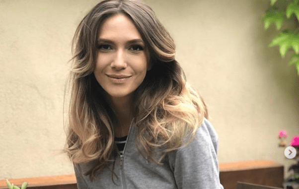 Adela Popescu a împlinit 33 de ani