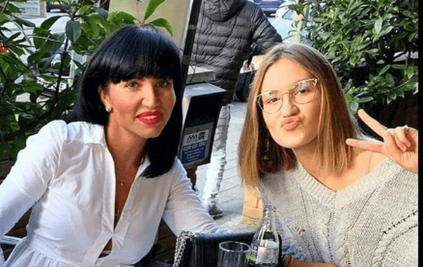 larisa-oprea-si-cei-doi-copii