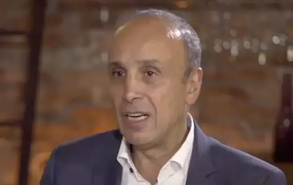 Dr.-Wargha-Enayati-imperiul-leilor-1