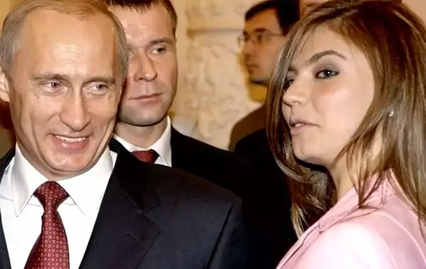 cine-este-Alina-Kabaeva-presupusa-iubita-alui-Vladimir-Putin-2-1024×679-1
