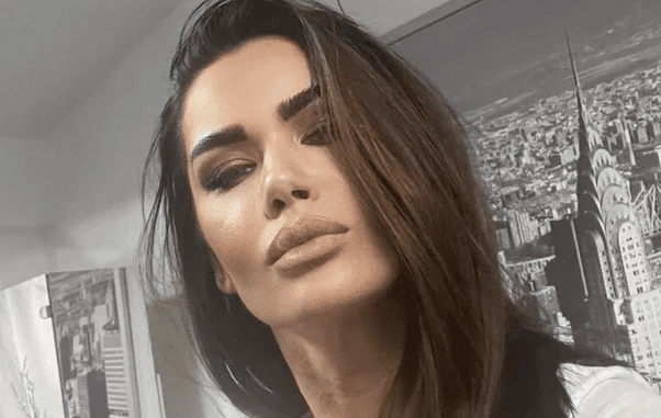 Are-sau-nu-Oana-Zavoranu-operatii-la-fata