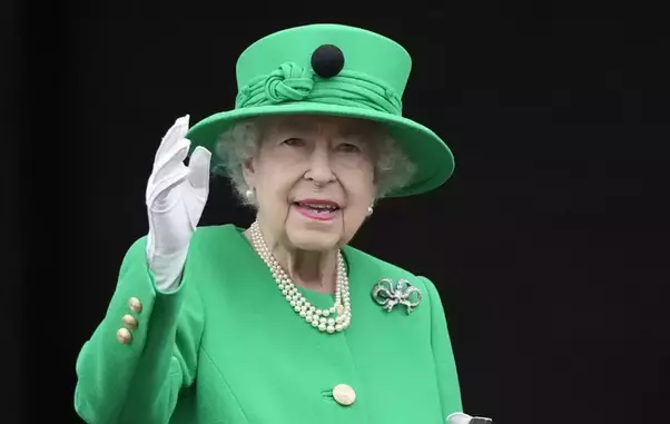 Croitoreasa-din-Bacau-care-a-lucrat-pentru-Regina-Elisabeta-a-II-a-dezvaluiri-despre-suverana