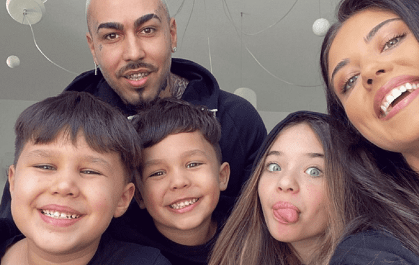 alex velea si familia sa