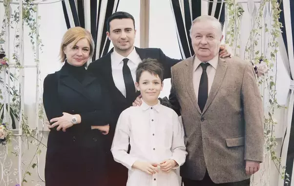 cristina-topescu-mai-are-un-doi-frati-vitregi.-cine-sunt-copiii-lui-cristian-topescu-2-1