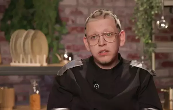 titus-angajat-la-chefi-la-cutite-2