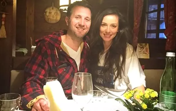 https___www.cancan.ro_wp-content_uploads_2019_09_andi-moisescu-anunt-15-ani-casatorie-olivia-steer-hp