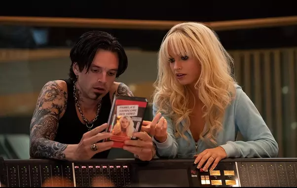 pam-and-tommy-ep4-hulu-publicity-h-2022