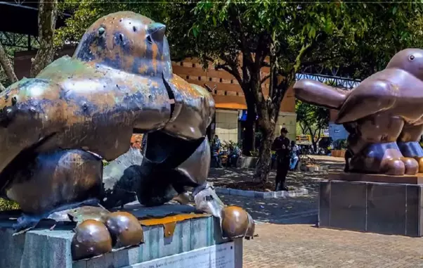 pasarea-botero-1536×792-1