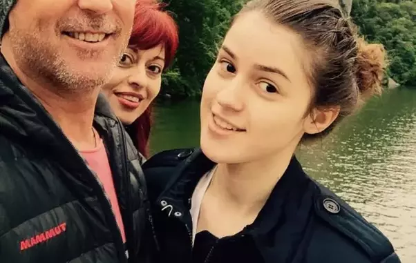 1familia-lui-mugur-mihaescu-copy-copy-copy-copy