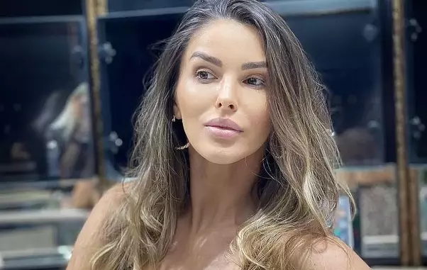 0d99598a-d7fa-499e-8dde-2c781bb59f2a-1