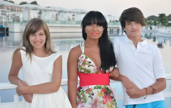 977935_642558359102825_1205642936_o